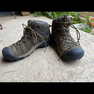 Keens Men’s Hiking Boots size 11